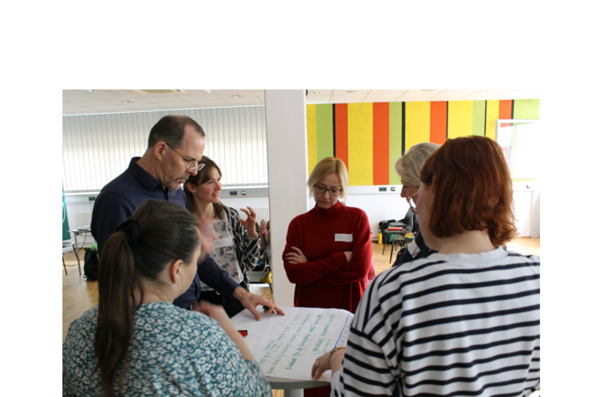 Diskussion in Kleingruppe bei der Staff Week "Shaping the Future" zu Zukunftsthemen im Career Service.