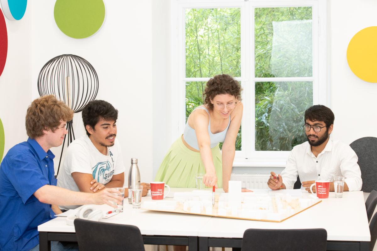 Personen, die gemeinsam lernen 